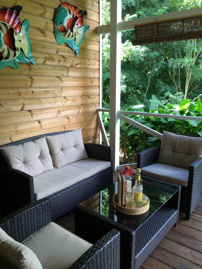 Grand Bungalow Avec Piscine Et Vue Mer Bouillante Exteriör bild
