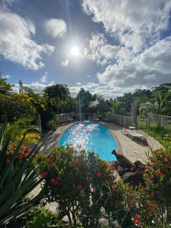 Grand Bungalow Avec Piscine Et Vue Mer Bouillante Exteriör bild