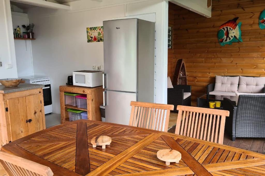 Grand Bungalow Avec Piscine Et Vue Mer Bouillante Exteriör bild