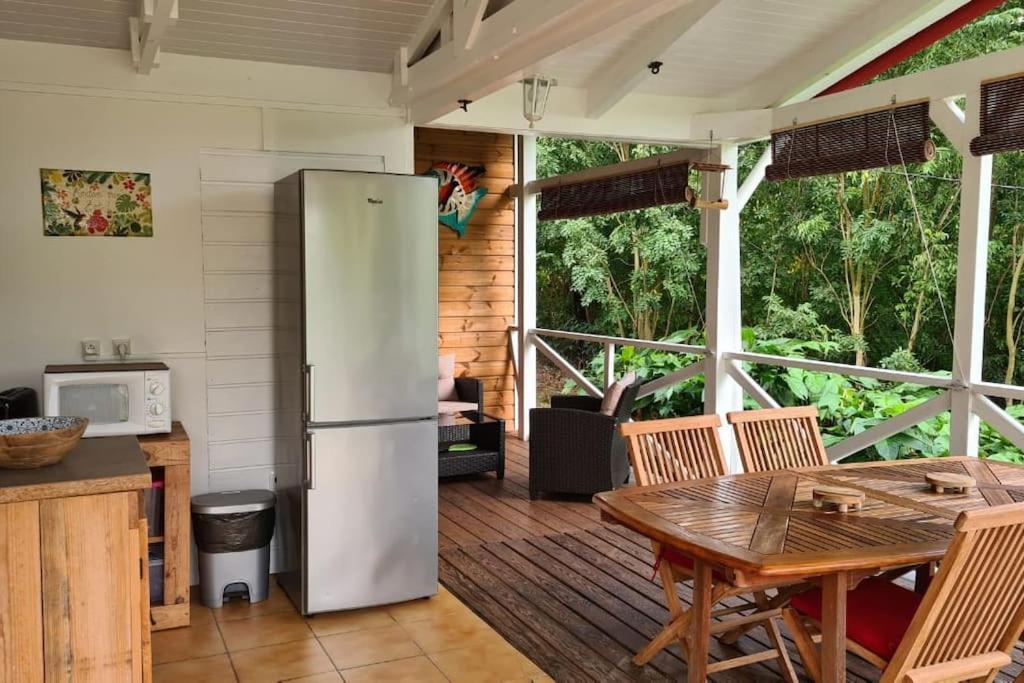 Grand Bungalow Avec Piscine Et Vue Mer Bouillante Exteriör bild