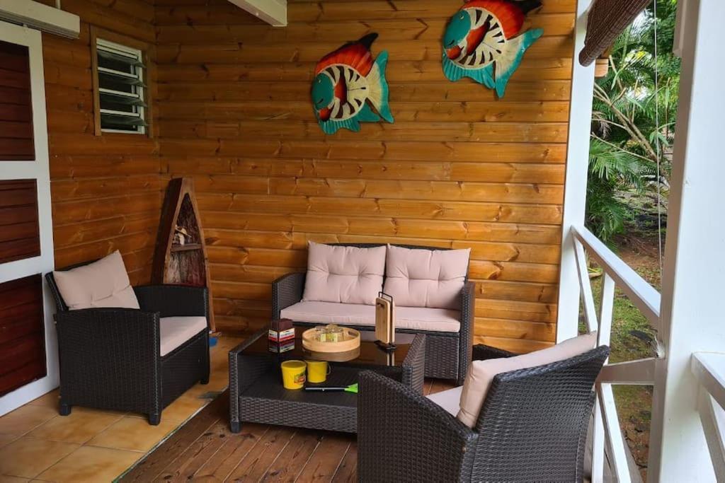 Grand Bungalow Avec Piscine Et Vue Mer Bouillante Exteriör bild