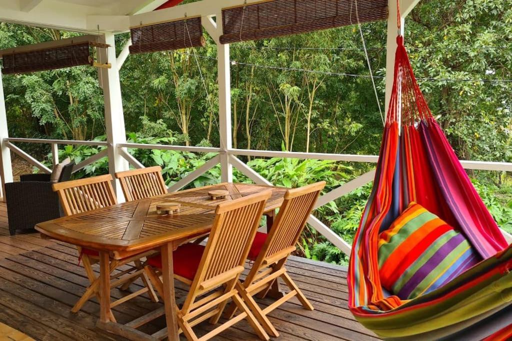Grand Bungalow Avec Piscine Et Vue Mer Bouillante Exteriör bild