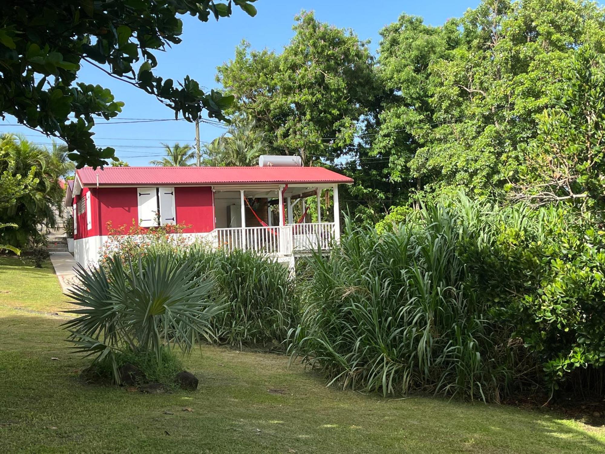 Grand Bungalow Avec Piscine Et Vue Mer Bouillante Exteriör bild